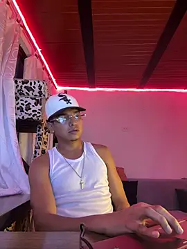 paulhot11's Live XXX Chat