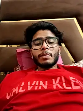 CoralN: διαδικτυακό σόου στην κάμερα