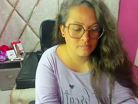 XXX chat uživo modela Sarah_Boobs_