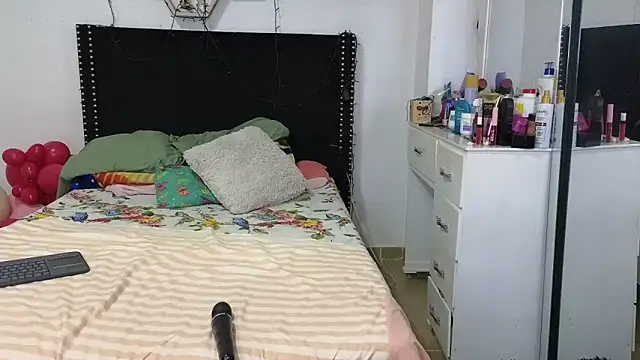 charlotte_077 Chat XXX in diretta