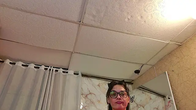 QueenSallyDesire's Live XXX Chat