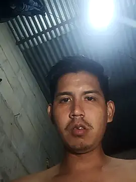 Show modela SkinnySham na web-kameri