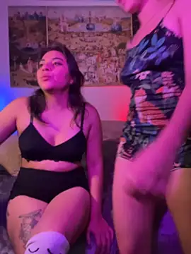 Poli_amor2025's Webcam Show