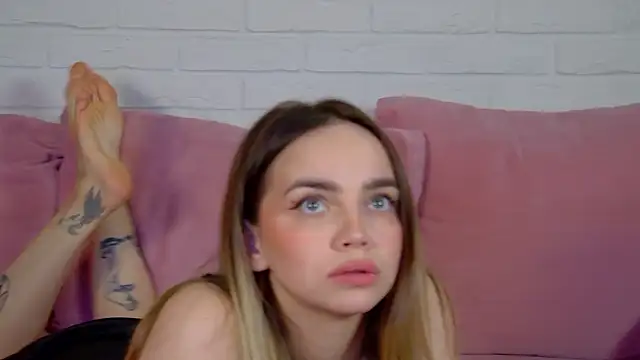 AnitaVenture Adlı Modelin Canlı XXX Sohbeti