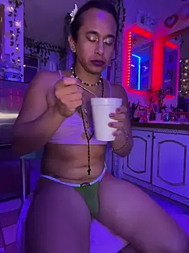 TranSexualJade95 Adlı Modelin Canlı XXX Sohbeti