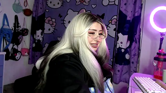 lussyevans24 live XXX chat