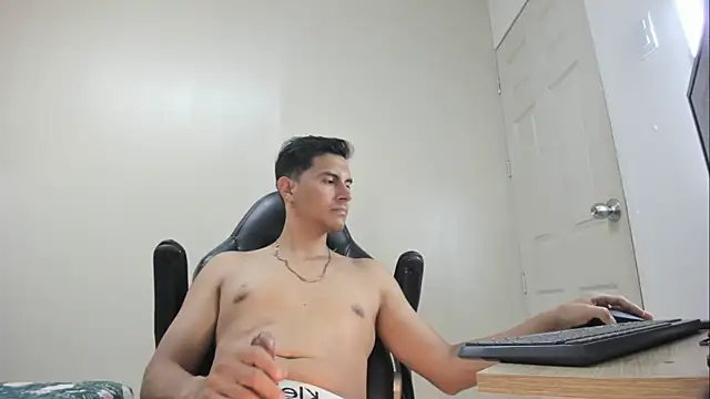 Онлайн чат XXX Mike_Conors