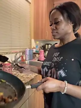 TikaMoon's Live XXX Chat