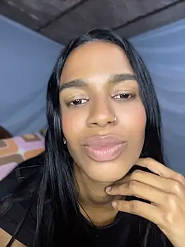 FlorSalvaje_ Adlı Modelin Canlı XXX Sohbeti