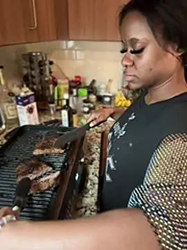 TikaMoon Adlı Modelin Canlı XXX Sohbeti