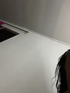 NV-Nikoll Adlı Modelin Canlı XXX Sohbeti