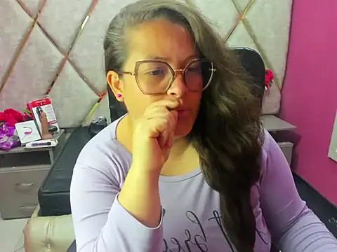 XXX chat uživo modela Sarah_Boobs_