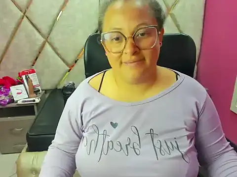 Sarah_Boobs_ Chat XXX in diretta