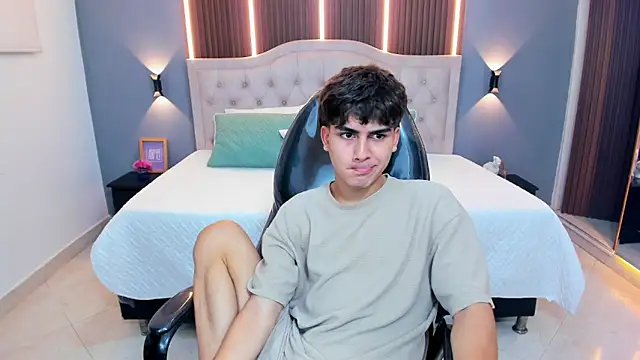 Tommy18__'s Live XXX Chat