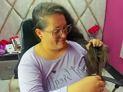 Sarah_Boobs_ Adlı Modelin Canlı XXX Sohbeti