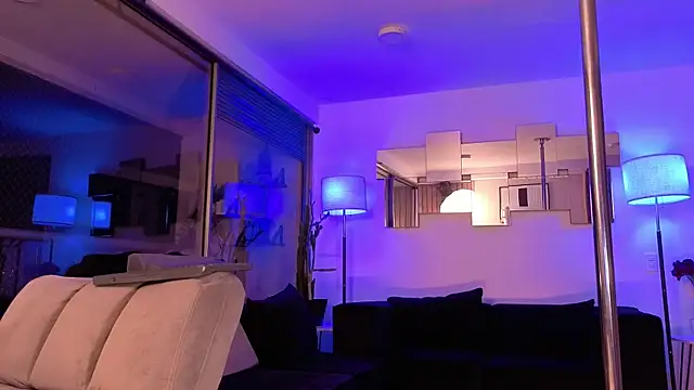 mandi4pole_ Chat XXX in diretta