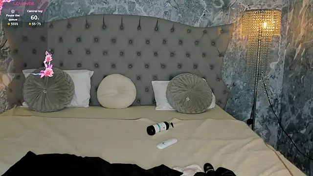 XXX chat uživo modela LucyLovelyy