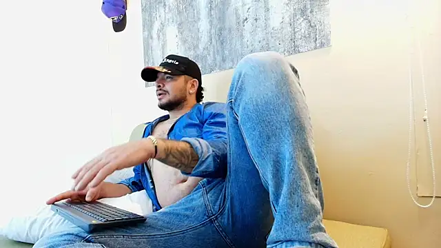 TROY_KIRK Live XXX-chat