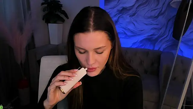 Chat +18 de Aria_Mila ao vivo