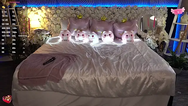 FoxyShy live XXX chat