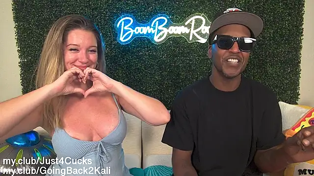 boomboomr00m's Live XXX Chat