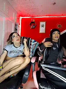 Pertunjukan Kamera Web Violeta_R_