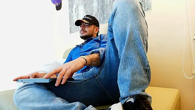 Chatroom XXX en direct de TROY_KIRK