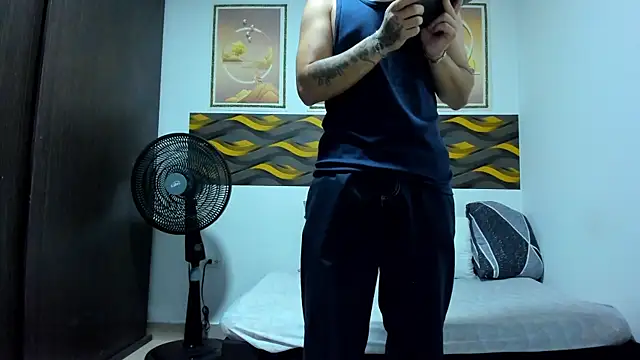 Leon_Hotx élő XXX-chatje