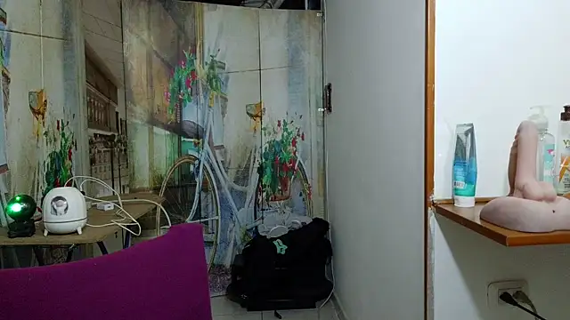 curly_greeneyed live XXX chat