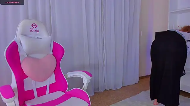 DellaRows' Live XXX Chat