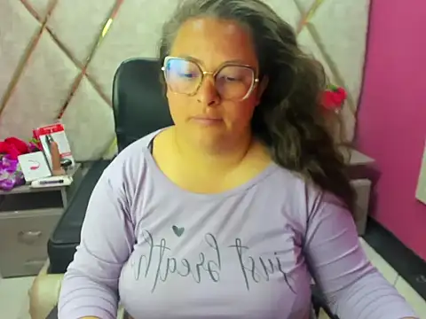 Sarah_Boobs_ Chat XXX in diretta