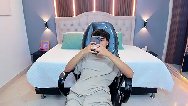 Tommy18__'s Live XXX Chat