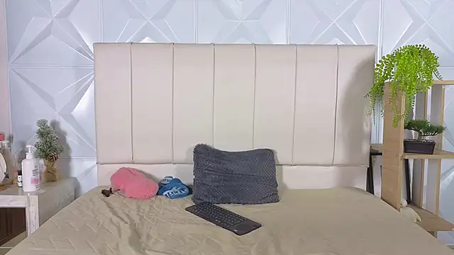 Emily_and_Sebastiannn's Live XXX Chat