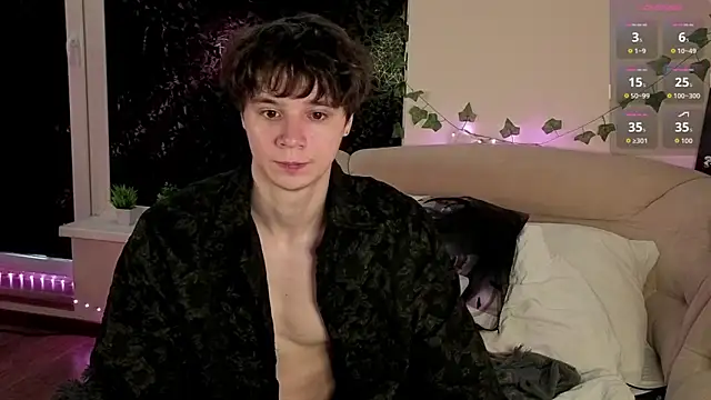 Show modela AnthonyCuutie na web-kameri