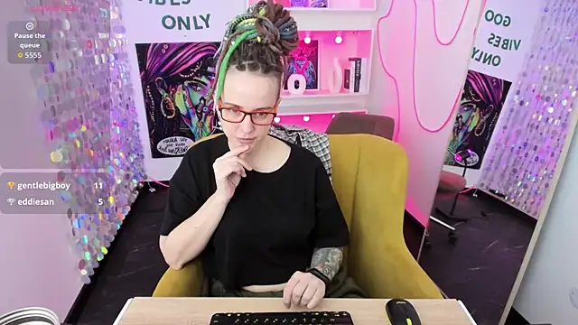 LisaFoxy_y: онлайн-секс-чат