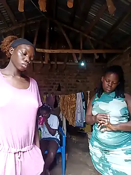 holygrail001: διαδικτυακό σόου στην κάμερα