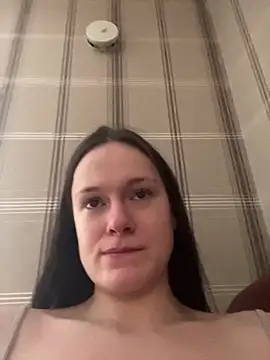 AuraaNova: διαδικτυακό σόου στην κάμερα