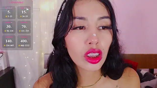 Miss_Charlottet Show in webcam