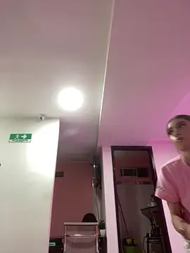 Alahia_pink_ webcam show