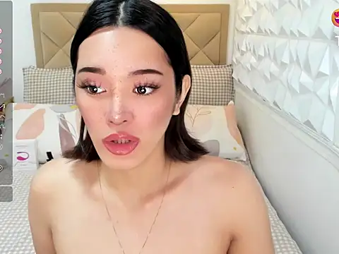 TsHeartXxx Webcam-Show