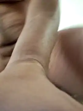 Roger994 Show in webcam