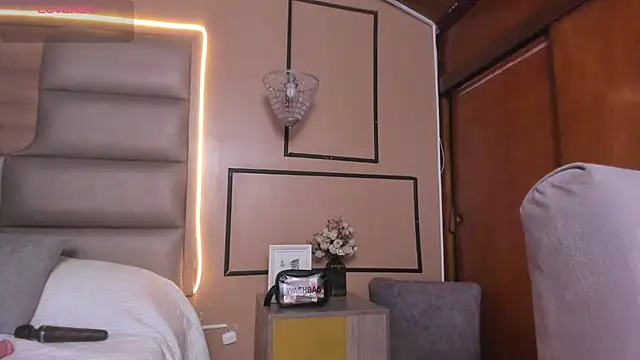 CAYLINCOLLINS Adlı Modelin Canlı XXX Sohbeti