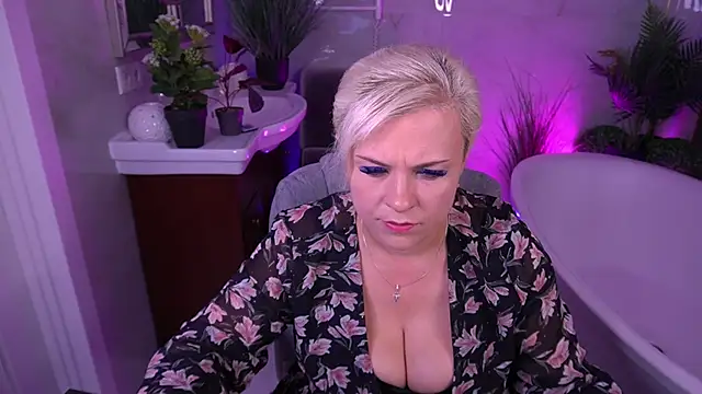 CrystalVibeのウェブカメラショー