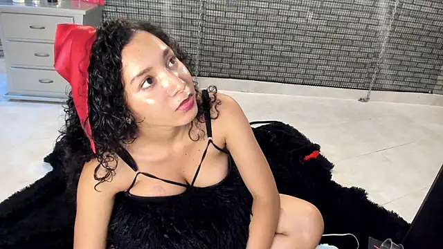 Alanah_R Adlı Modelin Canlı XXX Sohbeti