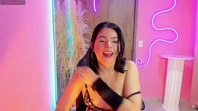 MadelinSharapova Adlı Modelin Canlı XXX Sohbeti