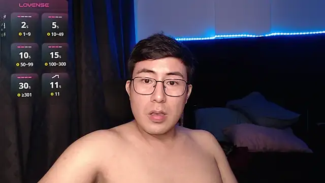 andrewmhilton_ Show in webcam