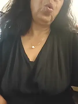 แชท XXX สดของ NakedMILFx