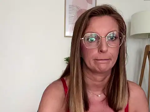 HornyJudith Adlı Modelin Canlı XXX Sohbeti