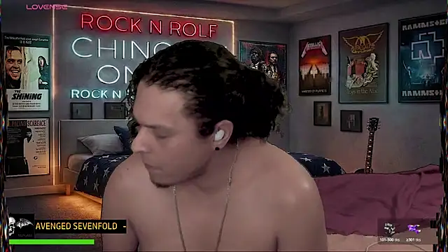 chino_roz Show in webcam