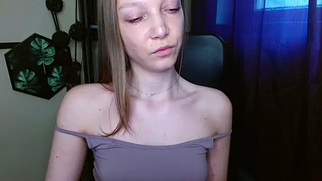 Živý XXX chat EmillyPlay